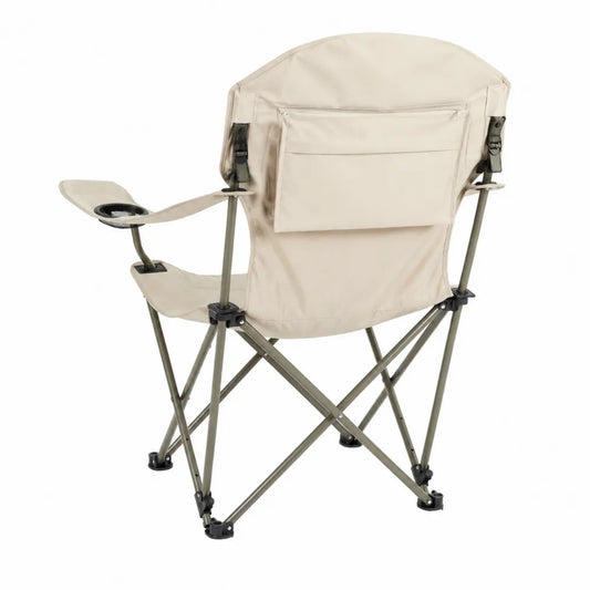 Silla plegable de tela beige con estructura de acero